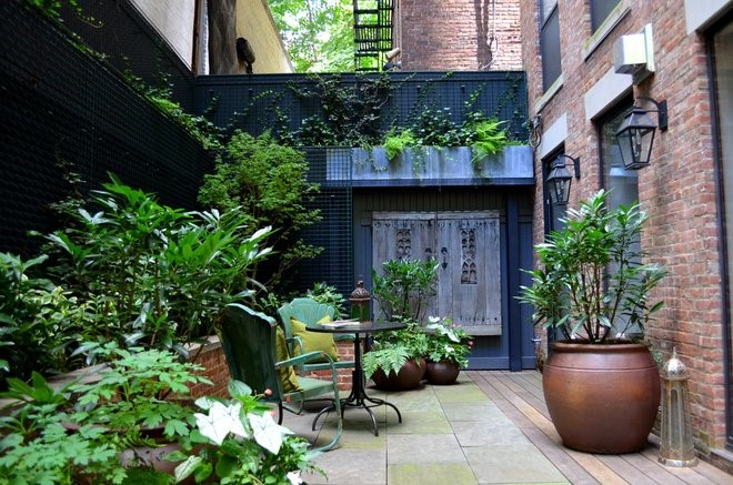 Transitional Patio by Jeffrey Erb Landscape Design