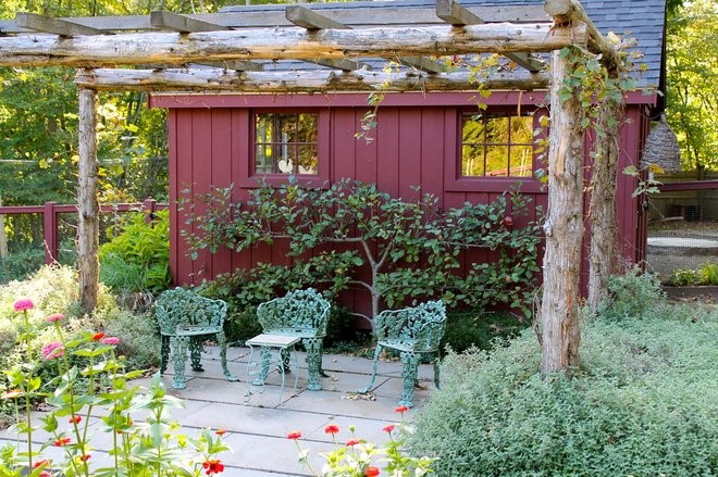 Traditional Patio by Christine Darnell Gardens